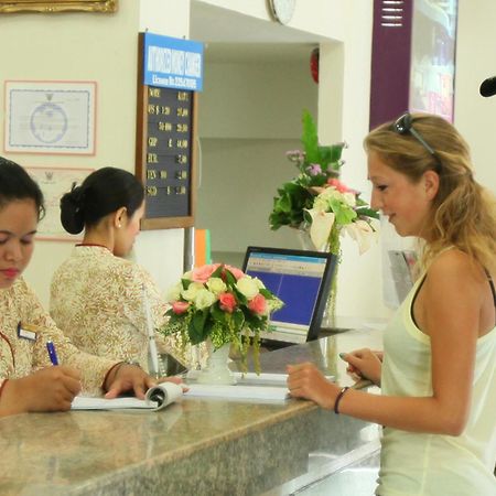 Thumrin Hotel Транг Экстерьер фото