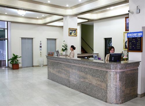 Thumrin Hotel Транг Экстерьер фото